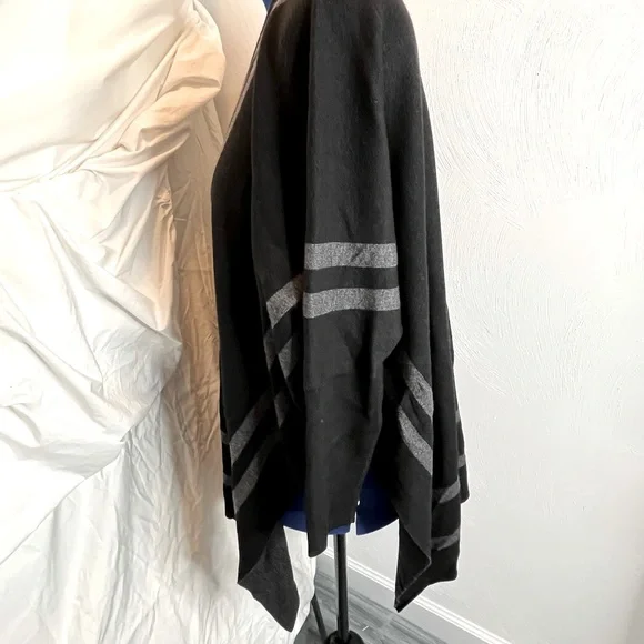 WHBM Ruana - Picture 7 of 7